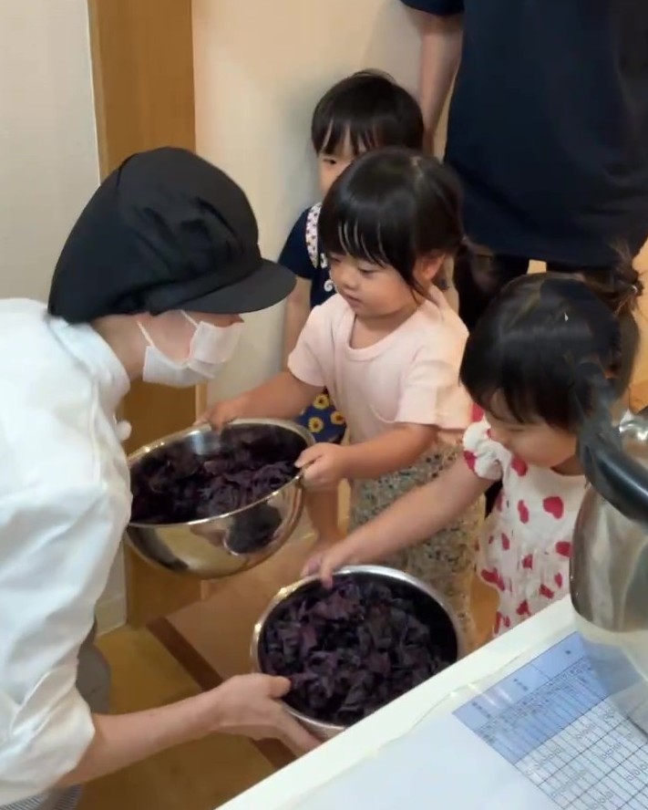 調理さんへお渡し場面